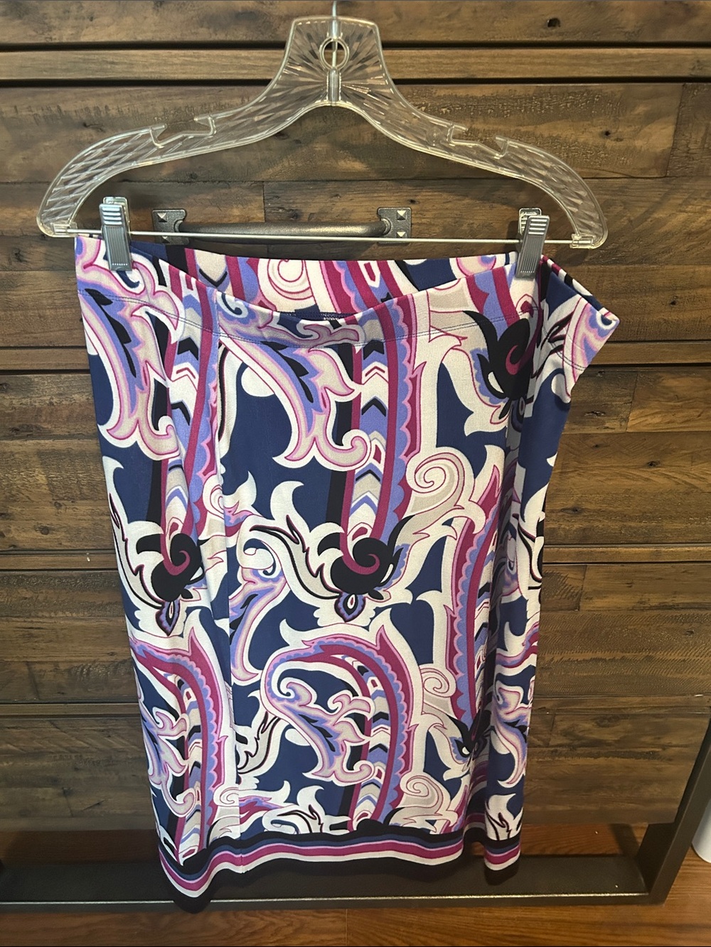 Chico's  Travelers Midi Paisley Abstract Navy, Fuschia, White Skirt. Boho. Work